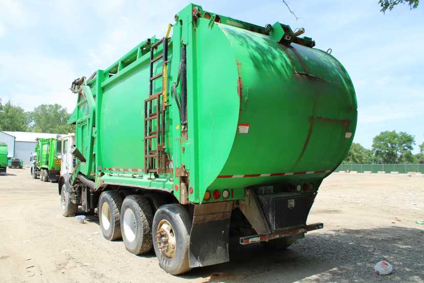 2018 Mack E-Z Pack Front Loader — photo 6