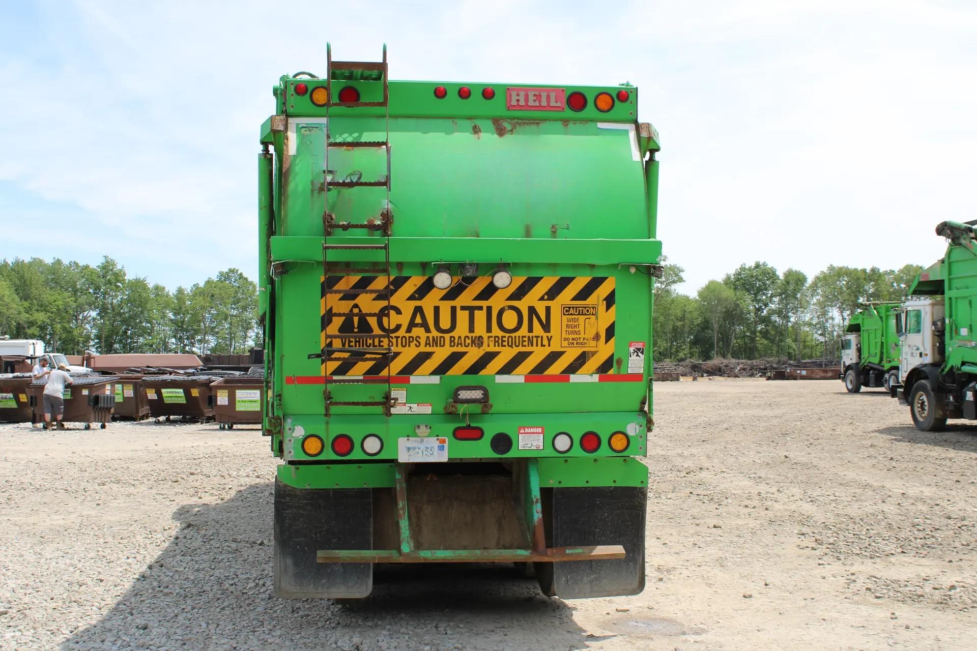 2017 Mack Heil Front Loader - image 7