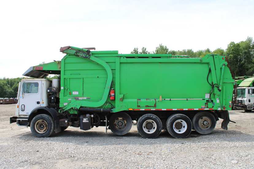 2017 Mack Heil Front Loader — photo 7