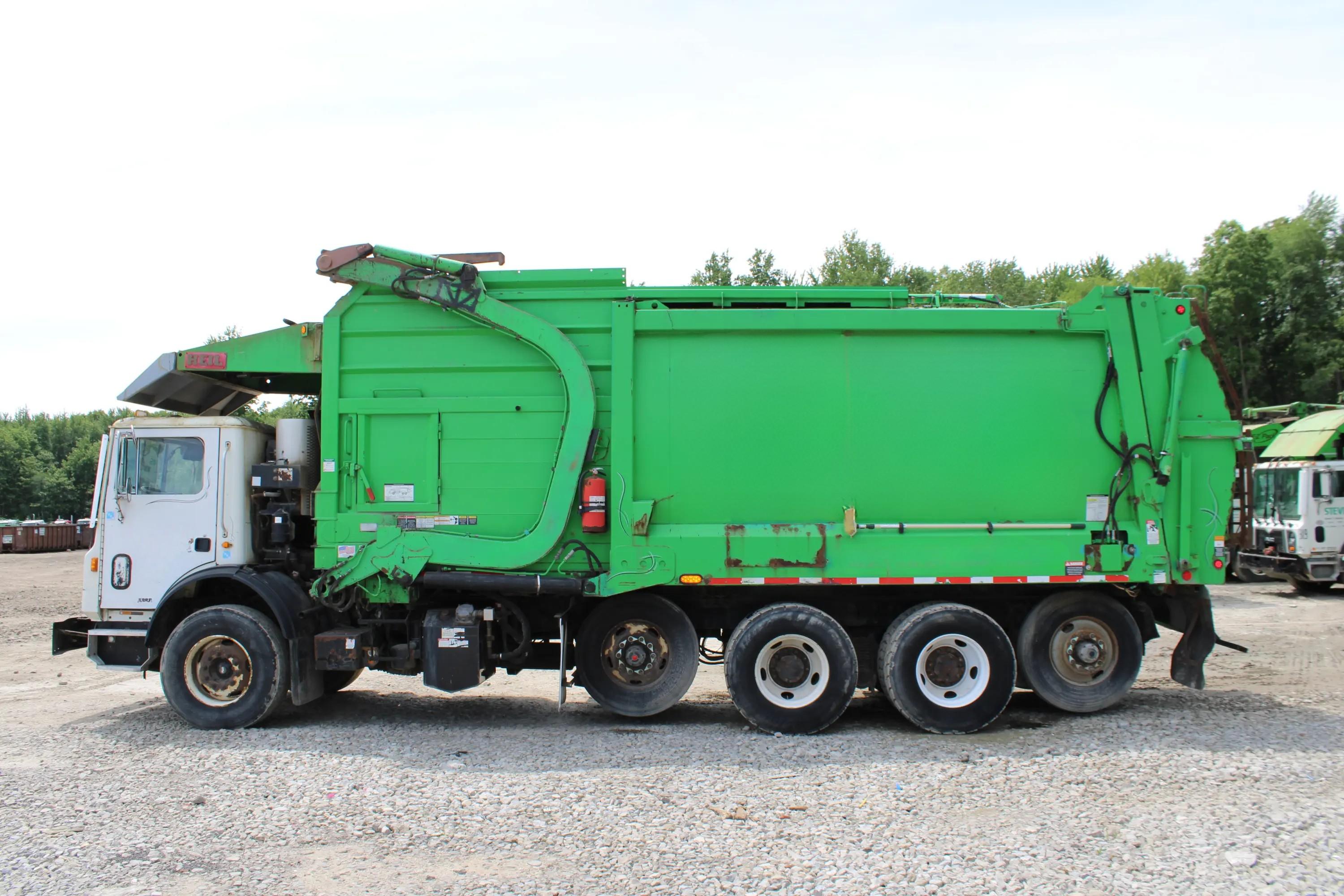 2017 Mack Heil Front Loader - image 7