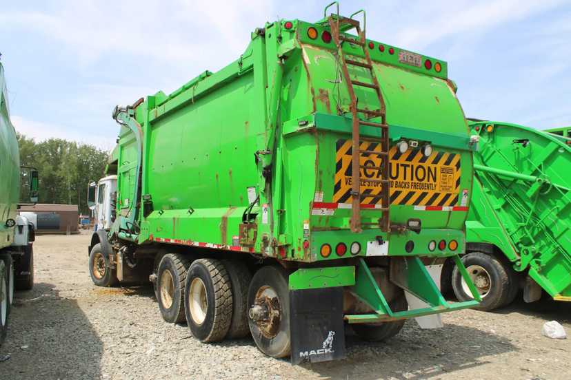 2016 Mack Heil Front Loader — photo 7