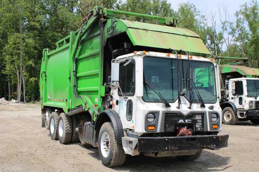 2016 Mack E-Z Pack Front Loader — photo 2