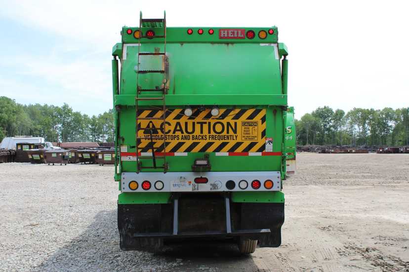 2017 Mack Heil Front Loader — photo 5