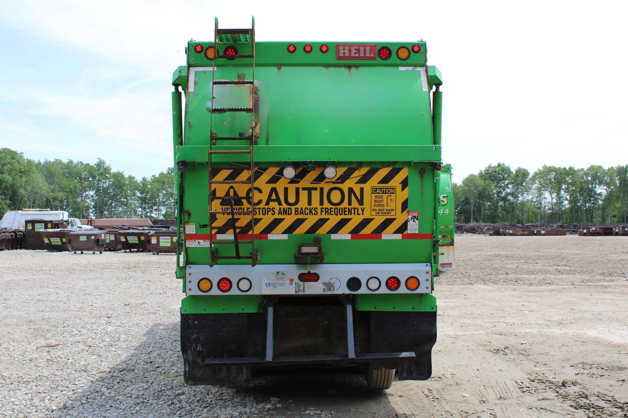 2017 Mack Heil Front Loader - image 5
