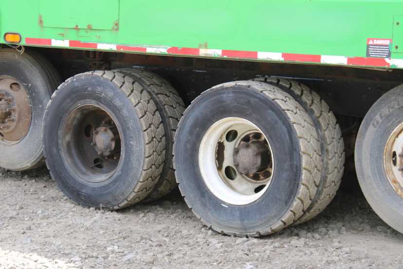 2017 Mack Heil Front Loader — photo 8
