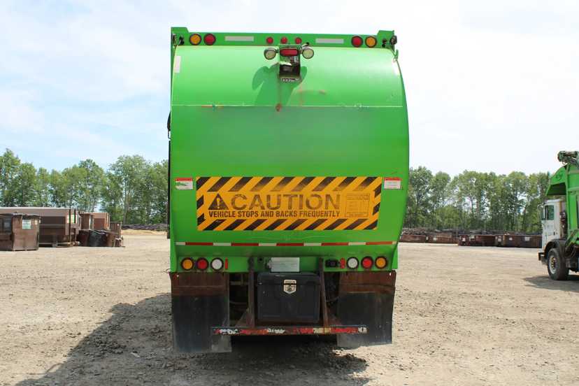 2016 Mack E-Z Pack Front Loader — photo 6