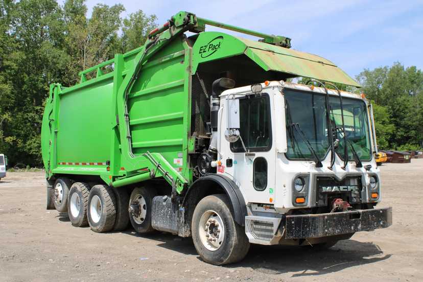 2020 Mack E-Z Pack Front Loader — photo 4
