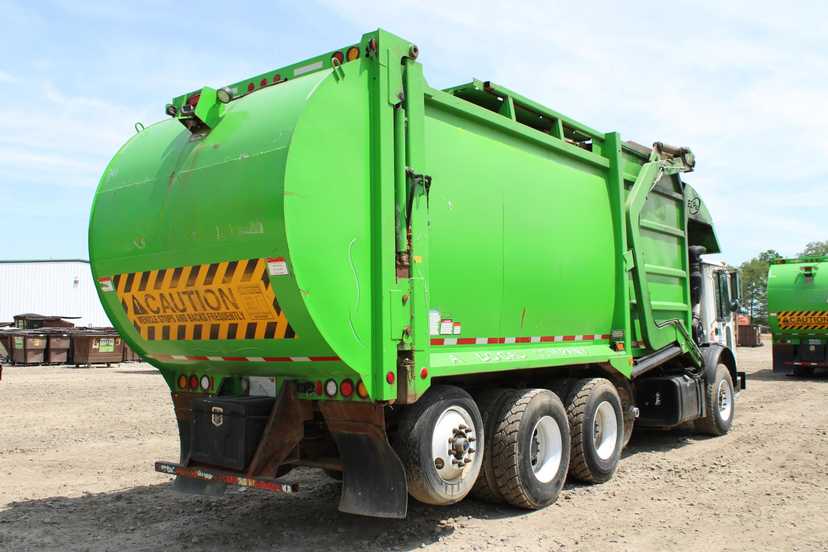 2016 Mack E-Z Pack Front Loader — photo 5