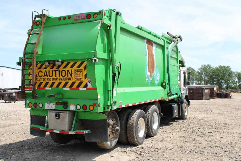 2017 Mack Heil Front Loader — photo 5
