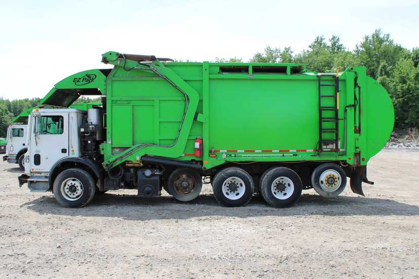 2016 Mack E-Z Pack Front Loader — photo 8