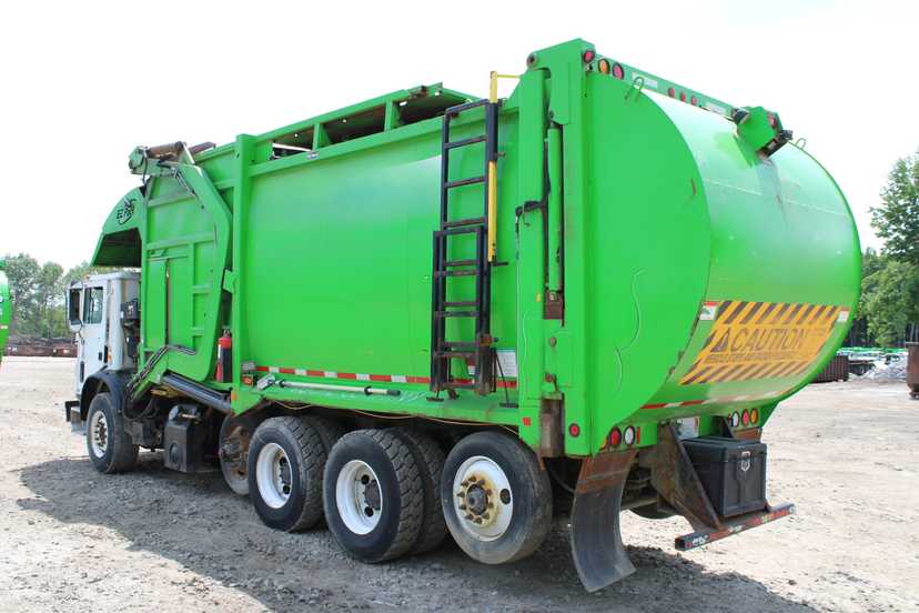 2016 Mack E-Z Pack Front Loader — photo 7