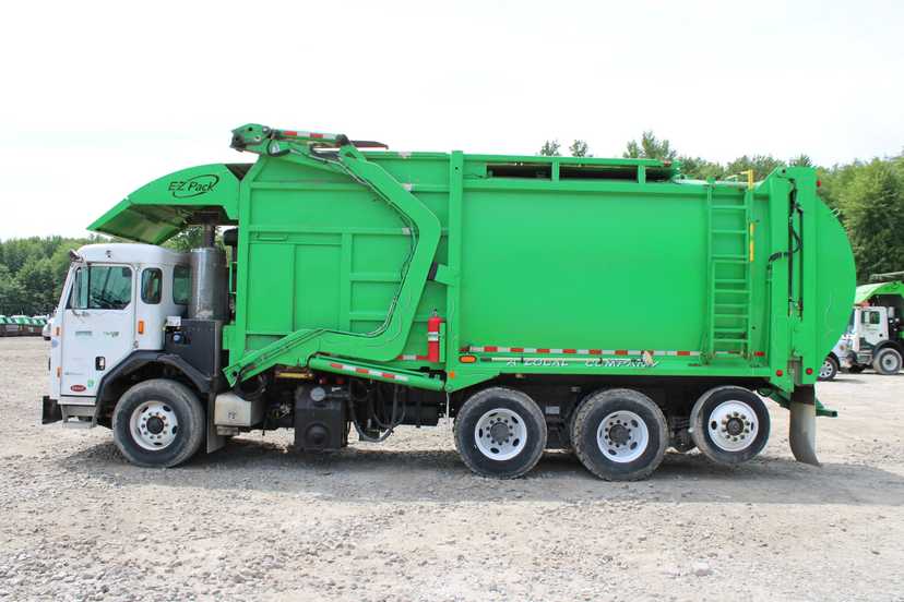 2020 Peterbilt E-Z Pack Front Loader — photo 8