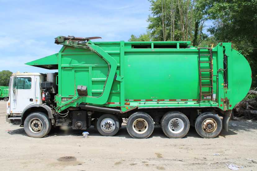 2018 Mack E-Z Pack Front Loader — photo 8
