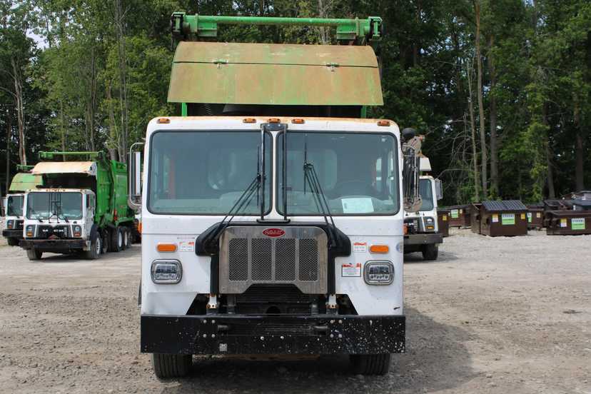 2020 Peterbilt E-Z Pack Front Loader — photo 3
