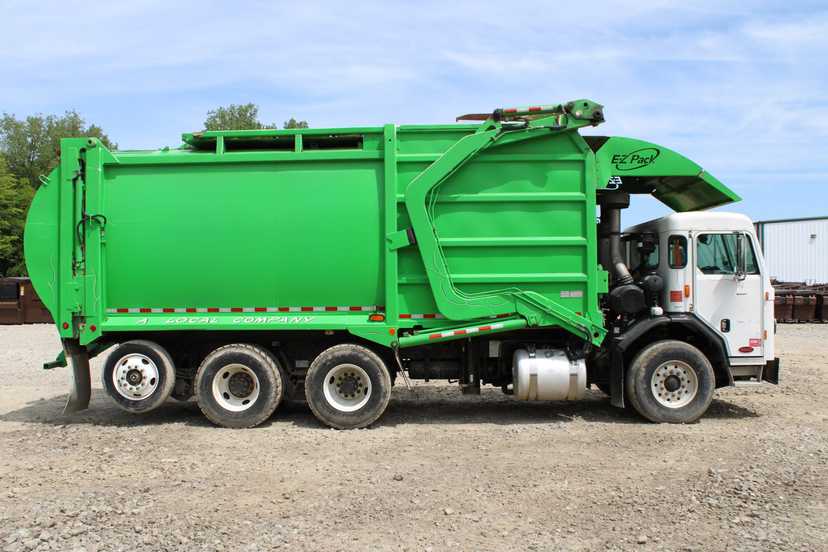 2020 Peterbilt E-Z Pack Front Loader — photo 4