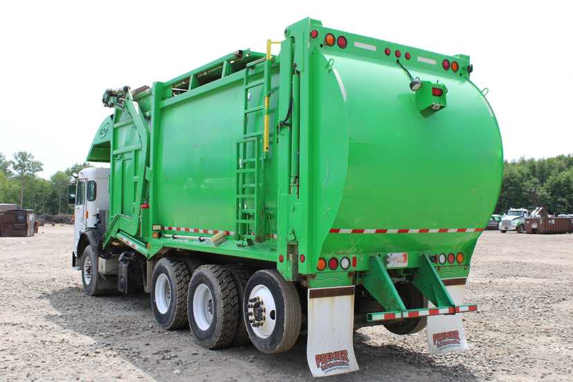 2020 Peterbilt E-Z Pack Front Loader — photo 7