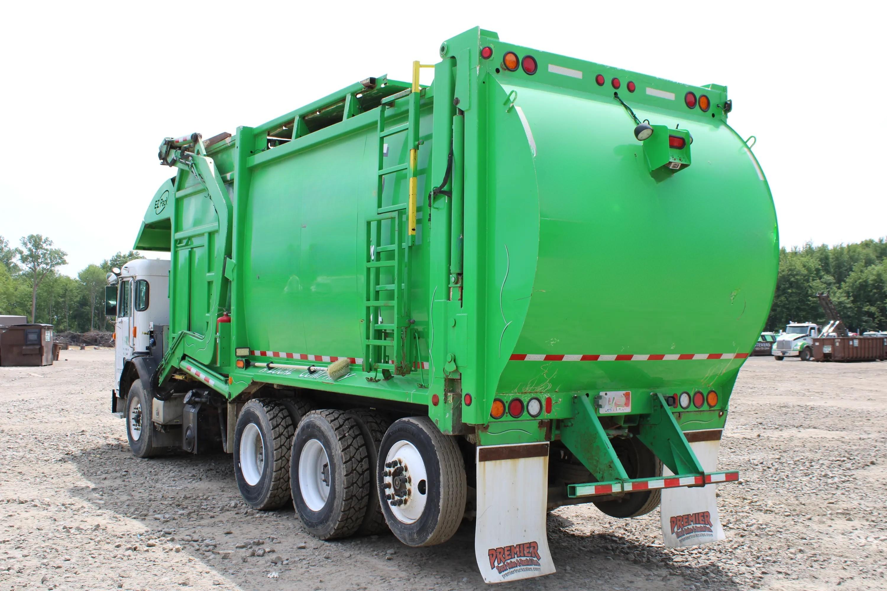2020 Peterbilt E-Z Pack Front Loader - image 7