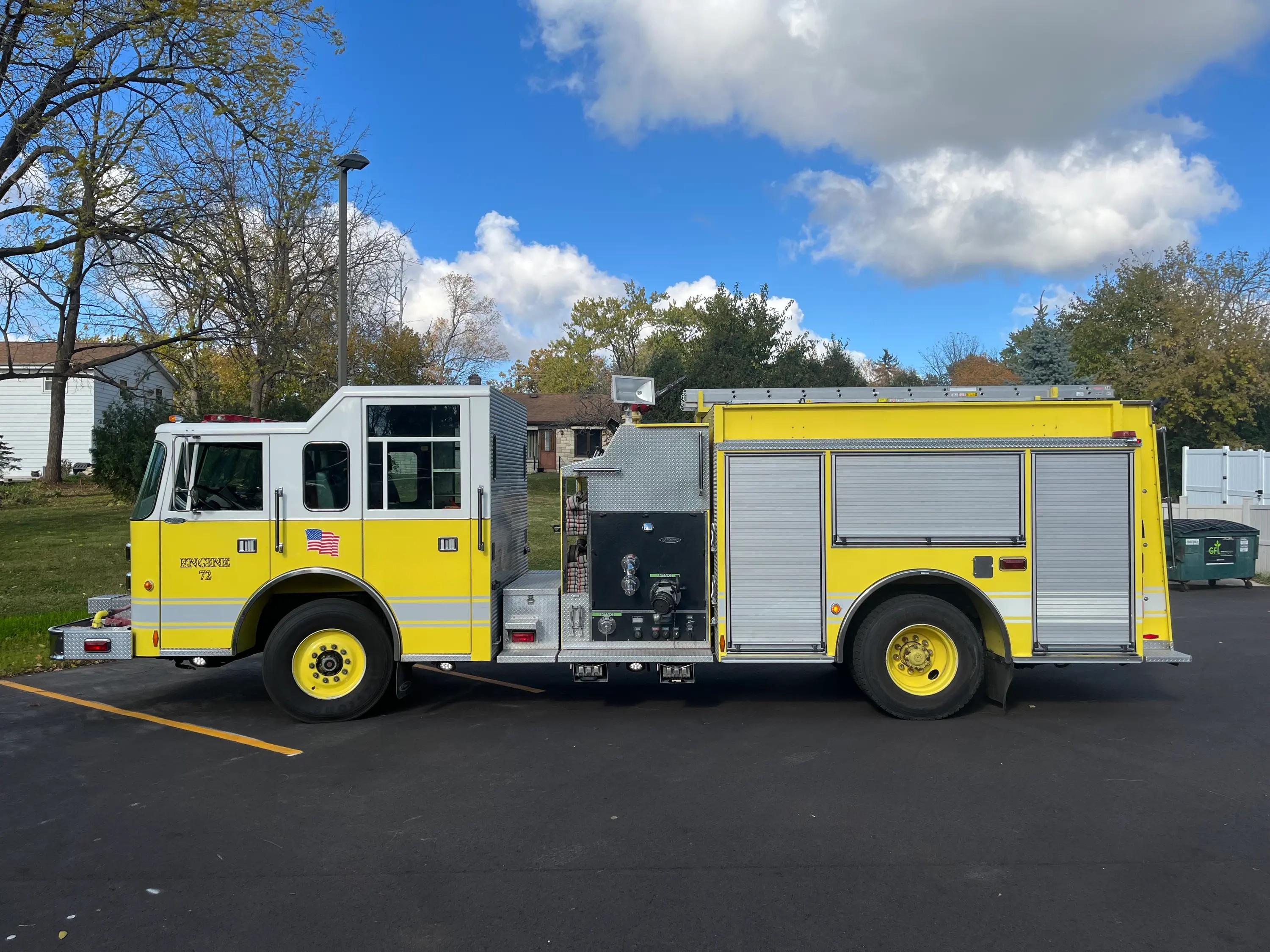 1998 Pierce Saber Pumper - image 2
