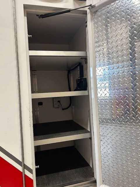 2015 LifeLine Ford 4x4 Type I Ambulance — photo 8