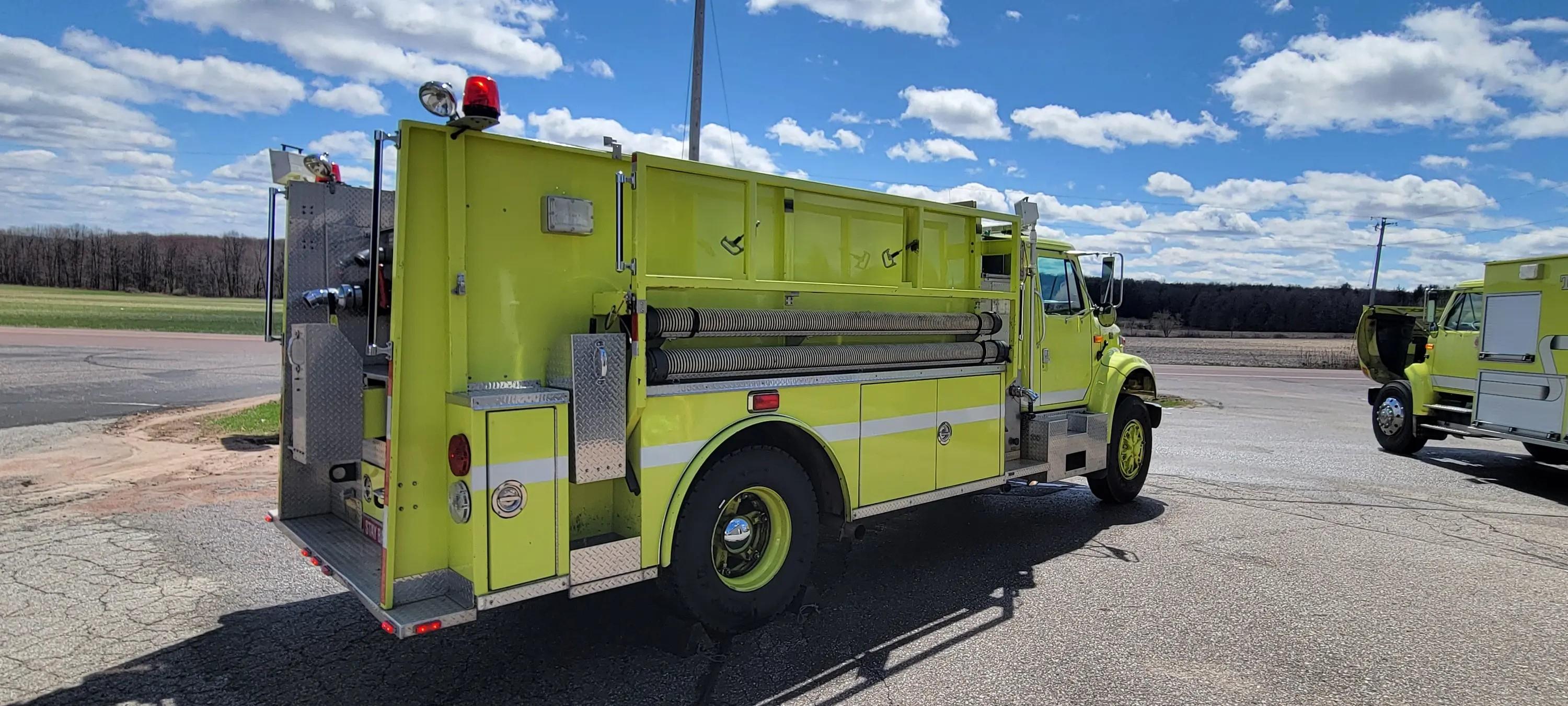 1995 International 4900 Pumper Tanker - image 3