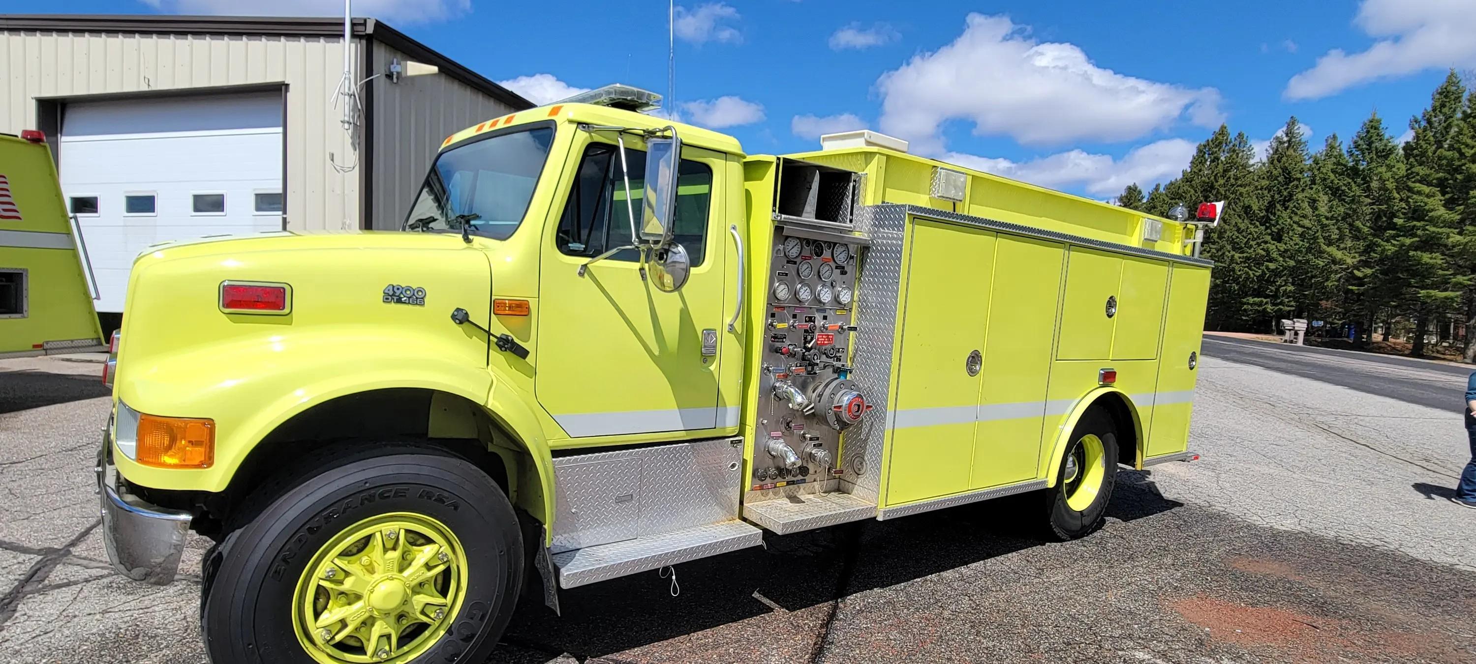 1995 International 4900 Pumper Tanker - image 1