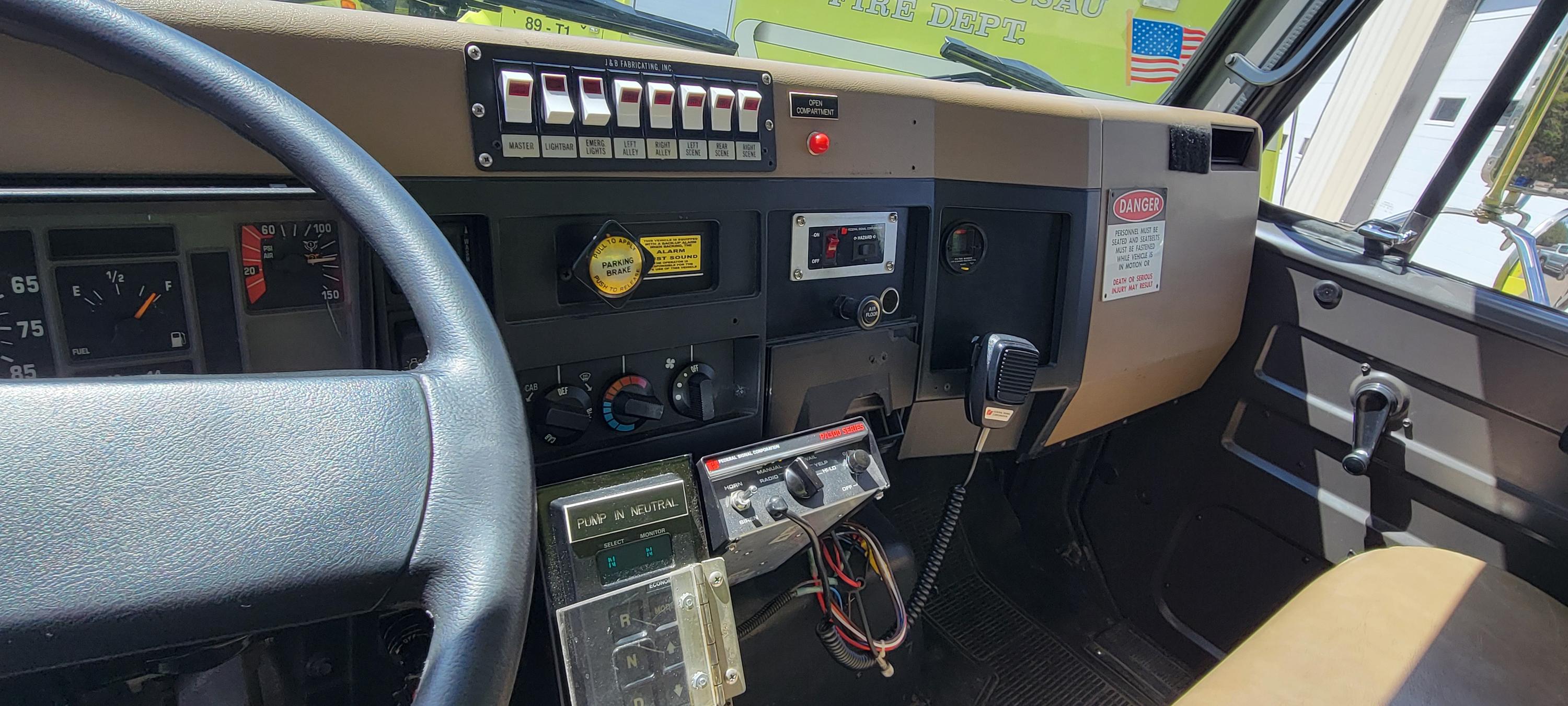 1995 International 4900 Pumper Tanker - image 12