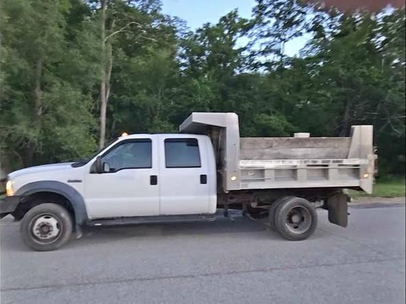 2007 Ford F450 4x4 Dump Truck - image 2