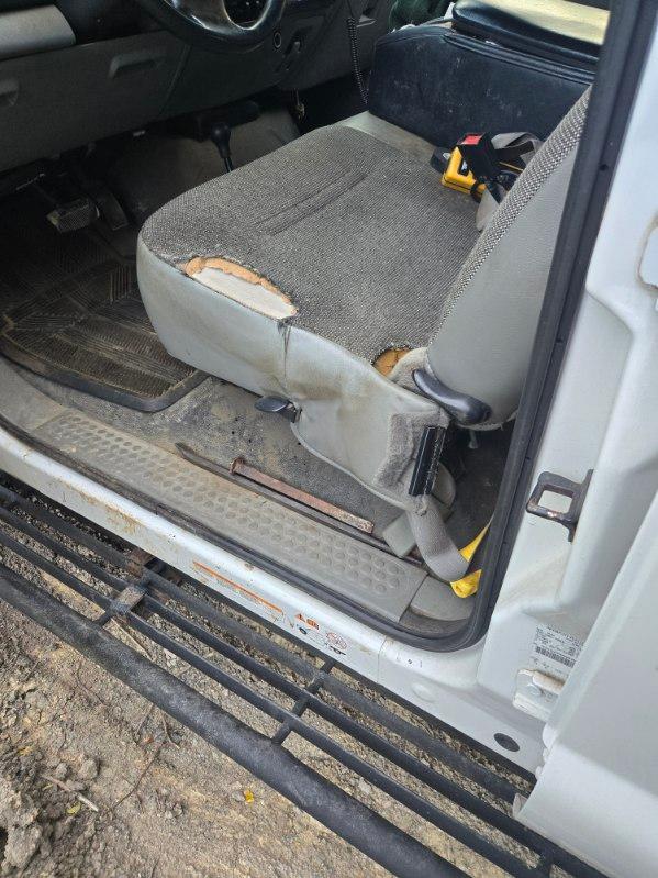 2007 Ford F450 4x4 Dump Truck - image 7