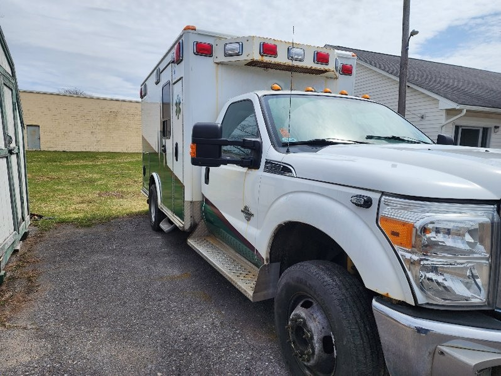 2015 Ford F350 Wheeled Coach Type I - image 2