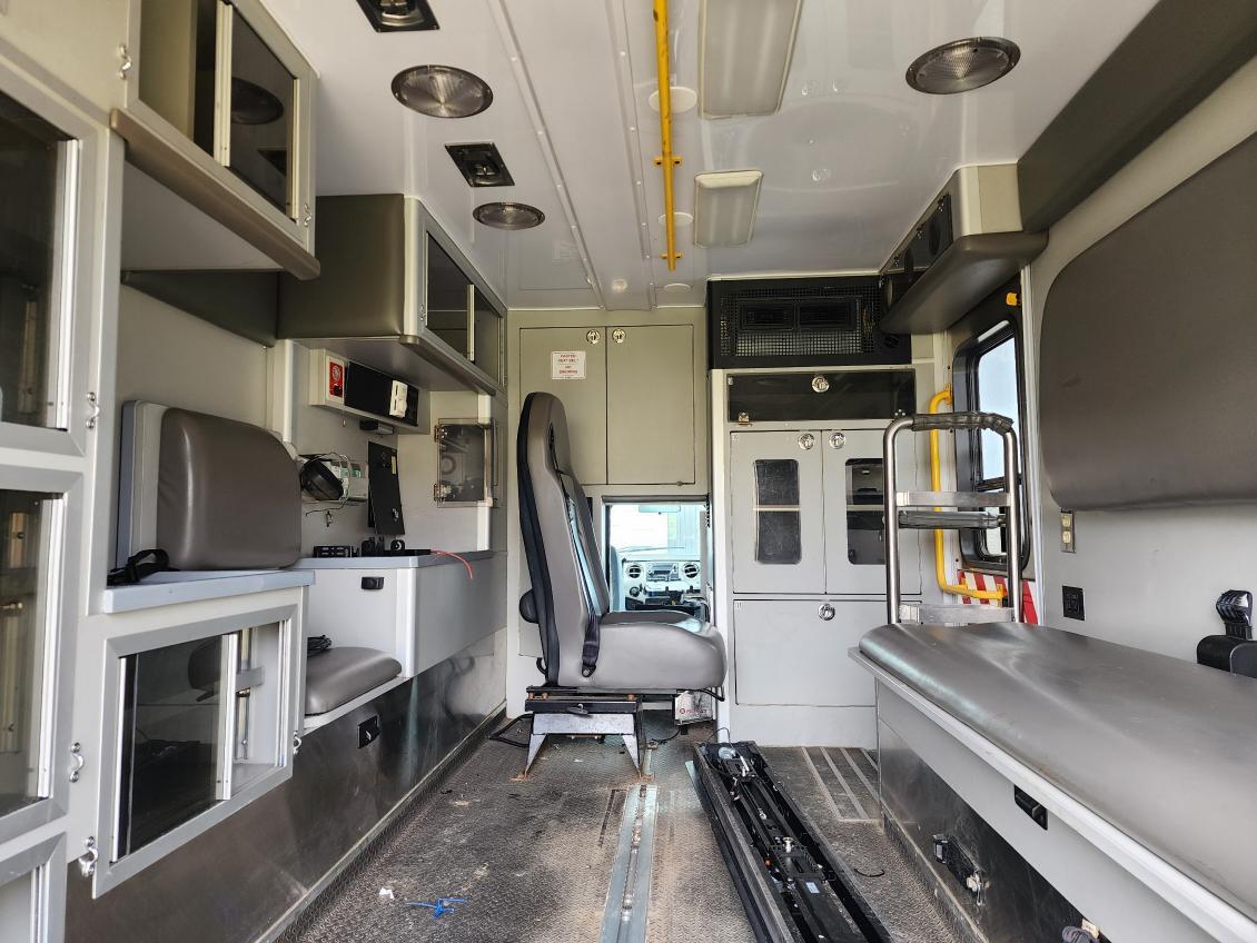 2015 Ford F350 Wheeled Coach Type I - image 7