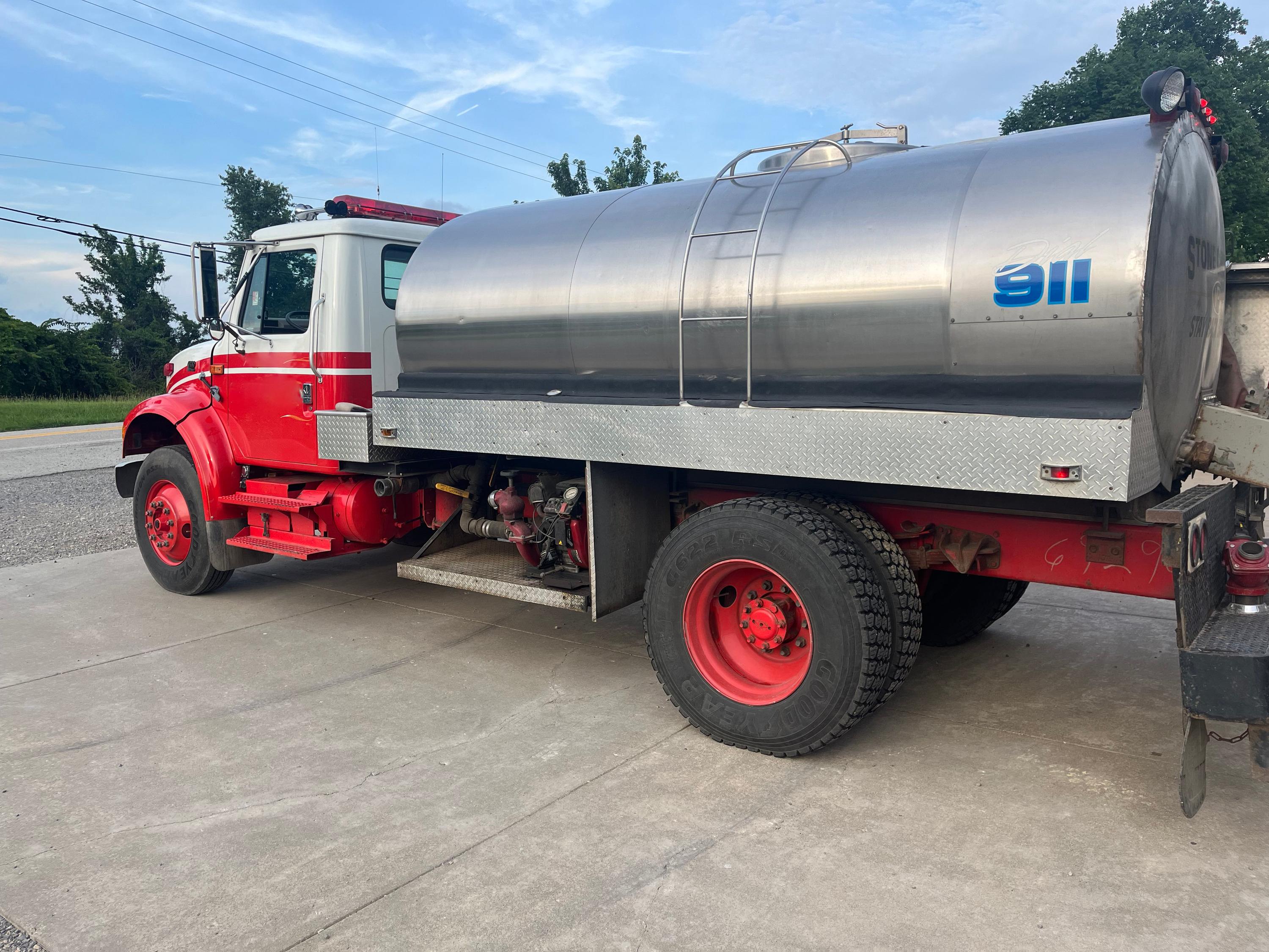 1999 International Tanker - image 6