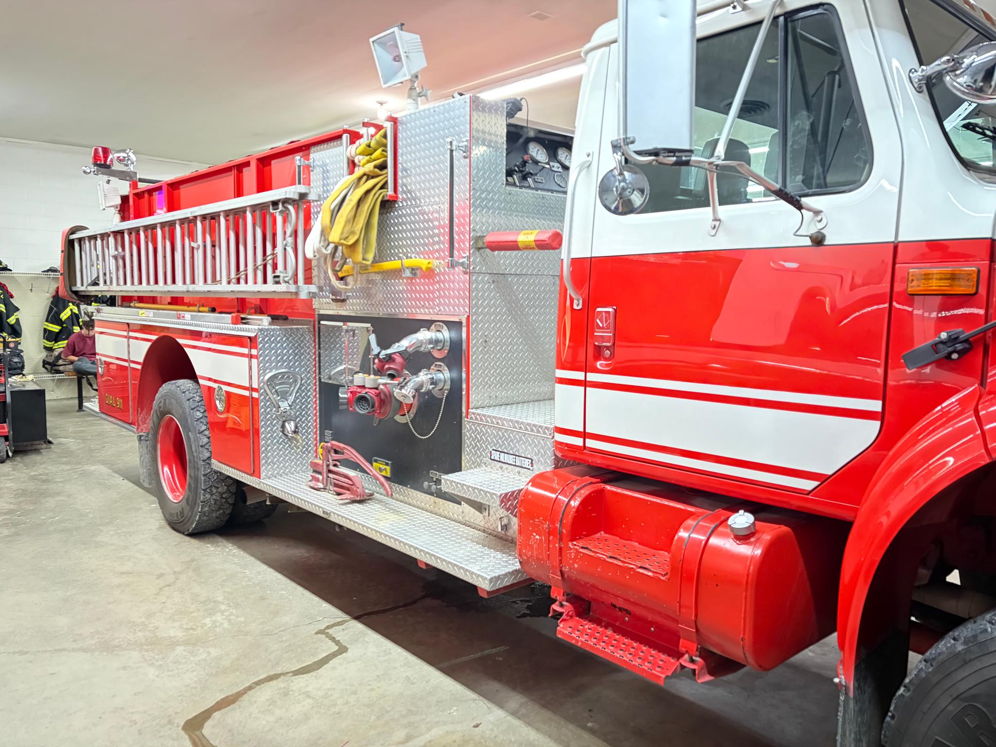1993 Pierce International 4x4 Pumper - image 3