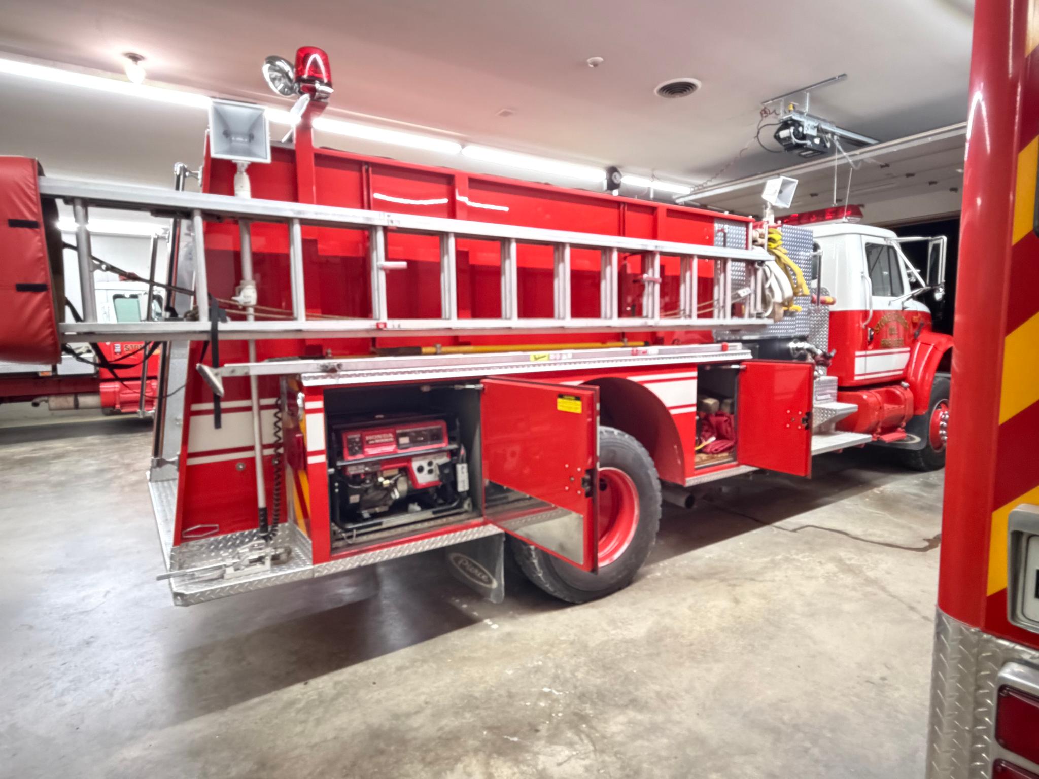 1993 Pierce International 4x4 Pumper - image 4