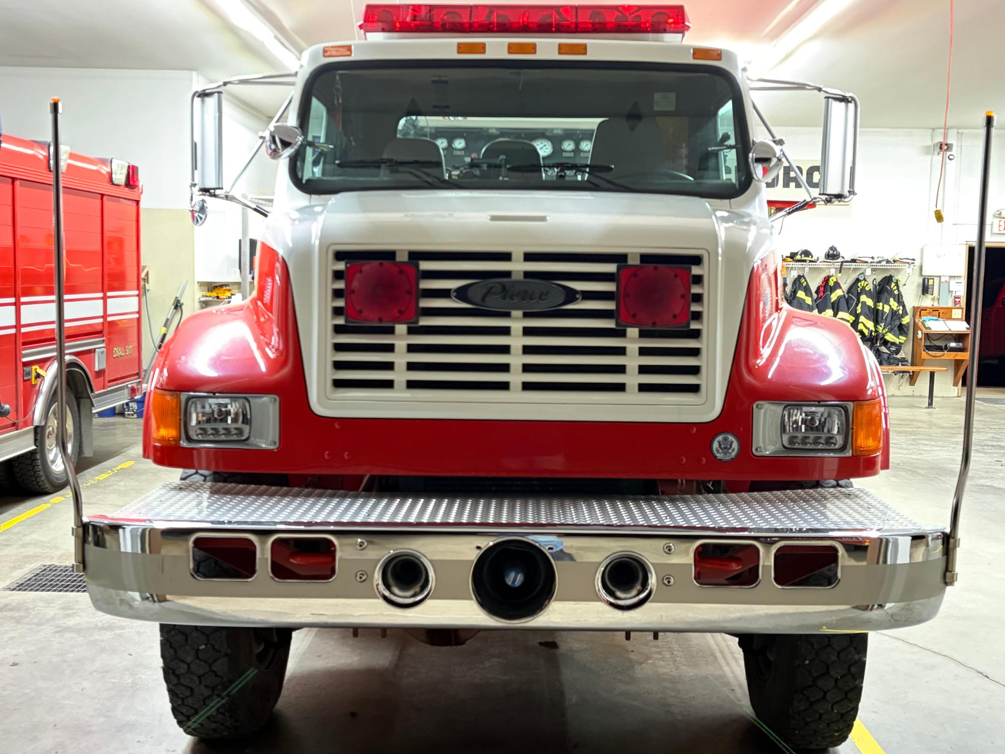 1993 Pierce International 4x4 Pumper - image 1