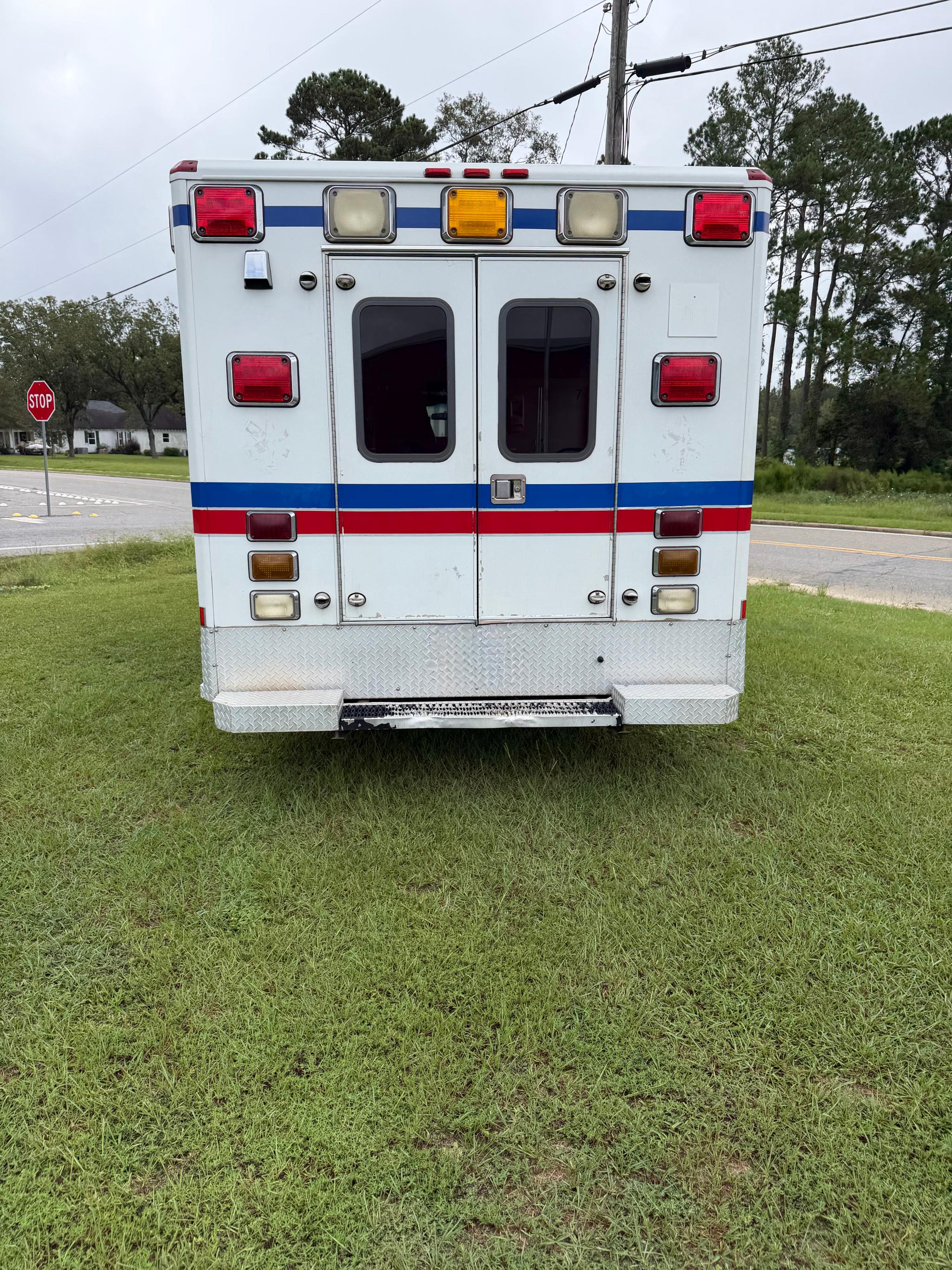 2009 Ford 2009 E350 Type III Ambulance - image 5