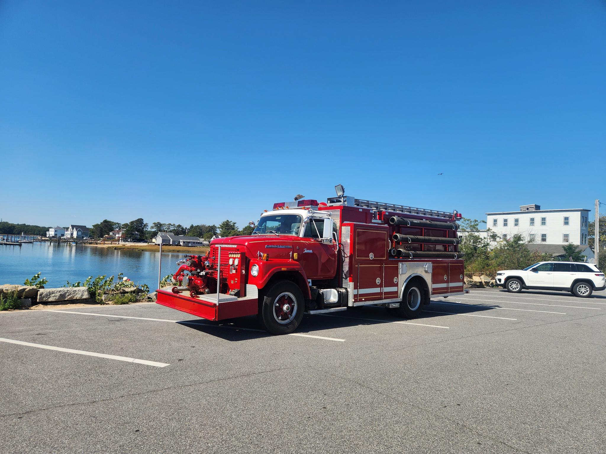 1977 International Fleetstar Pumper Tanker - image 3
