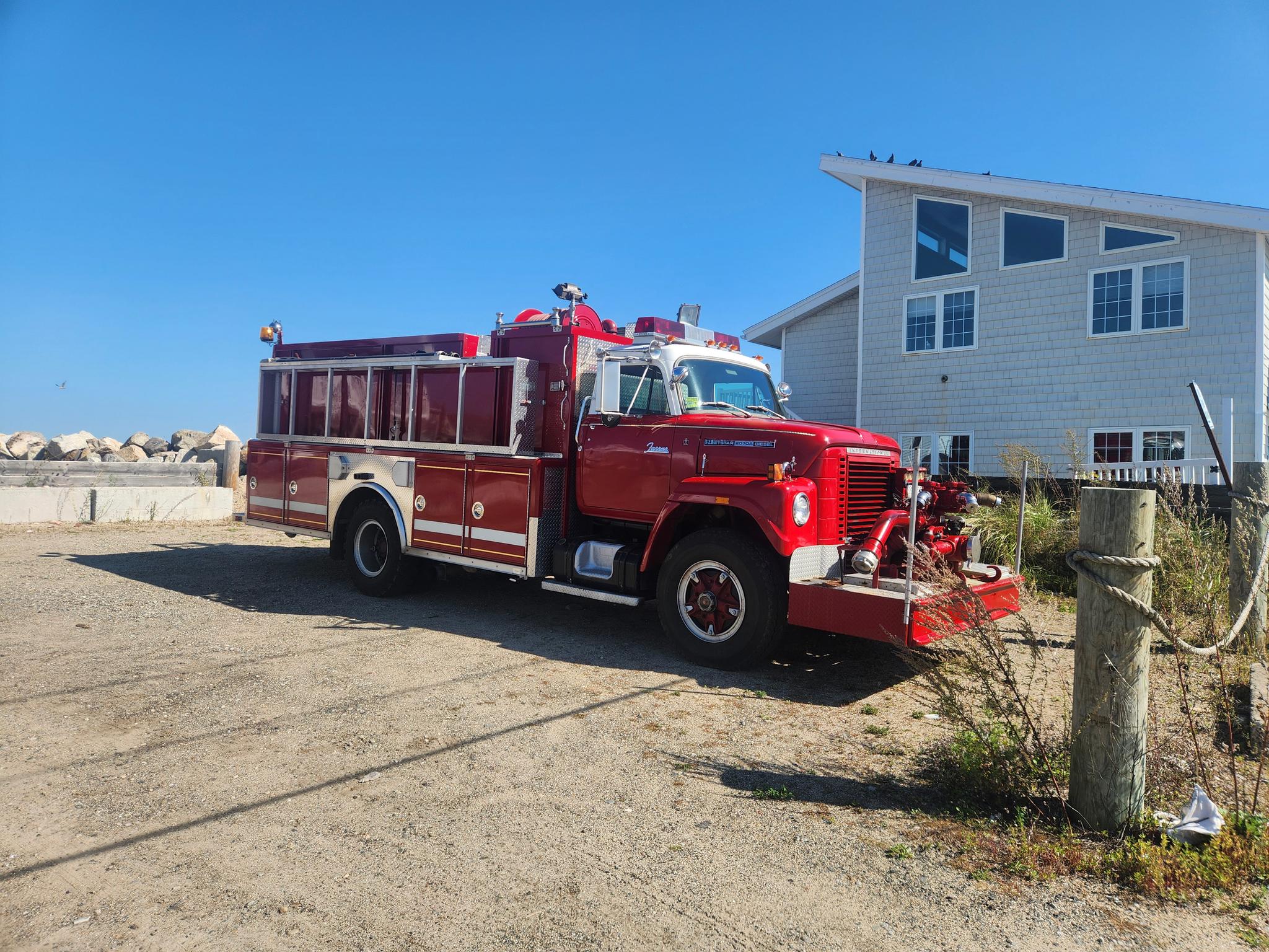1977 International Fleetstar Pumper Tanker - image 4