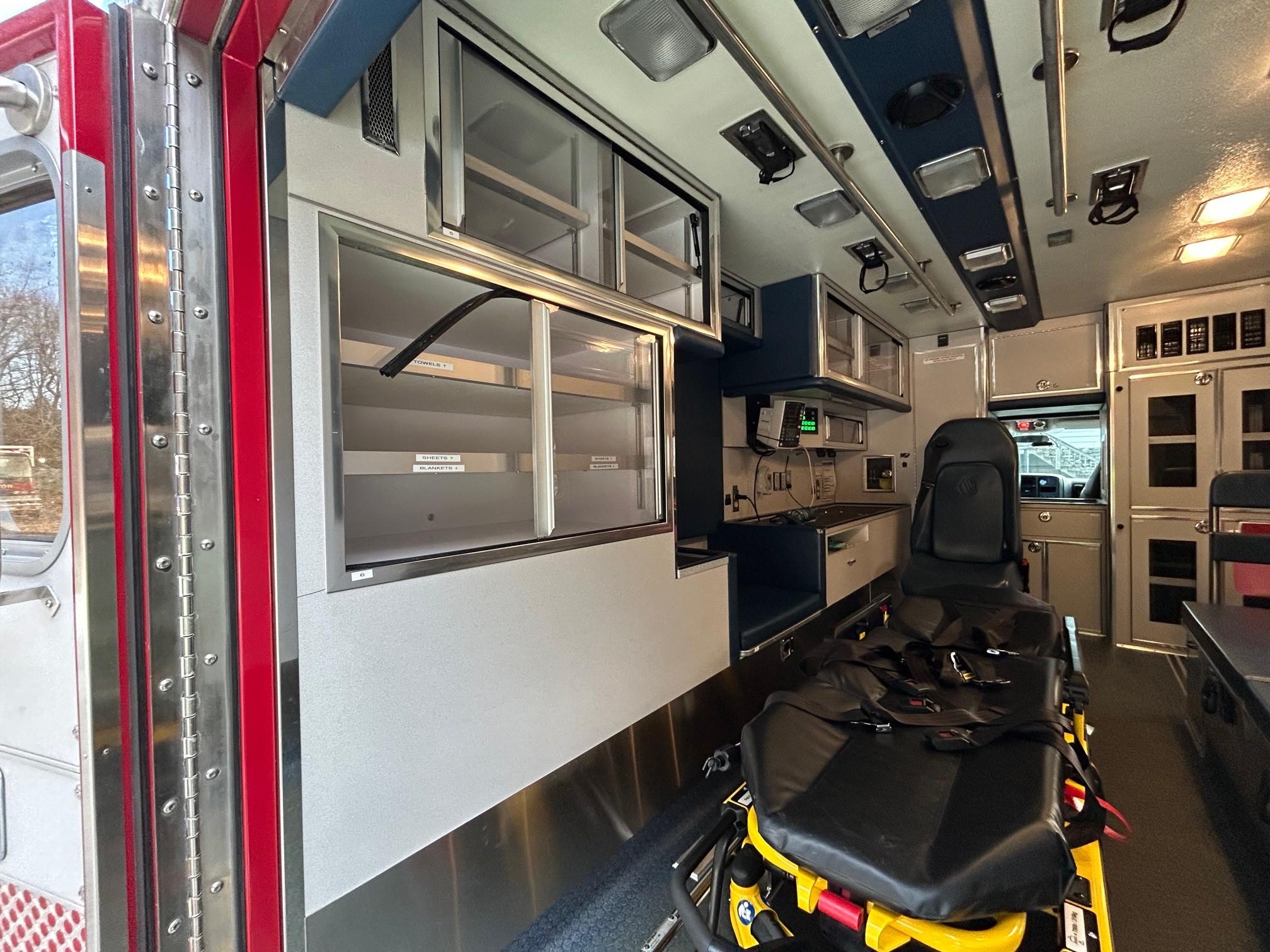 2009 LifeLine Chevrolet Type I Ambulance - image 15