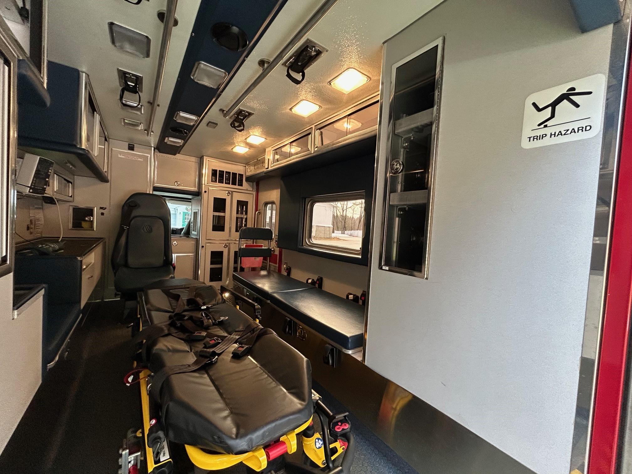 2009 LifeLine Chevrolet Type I Ambulance - image 16