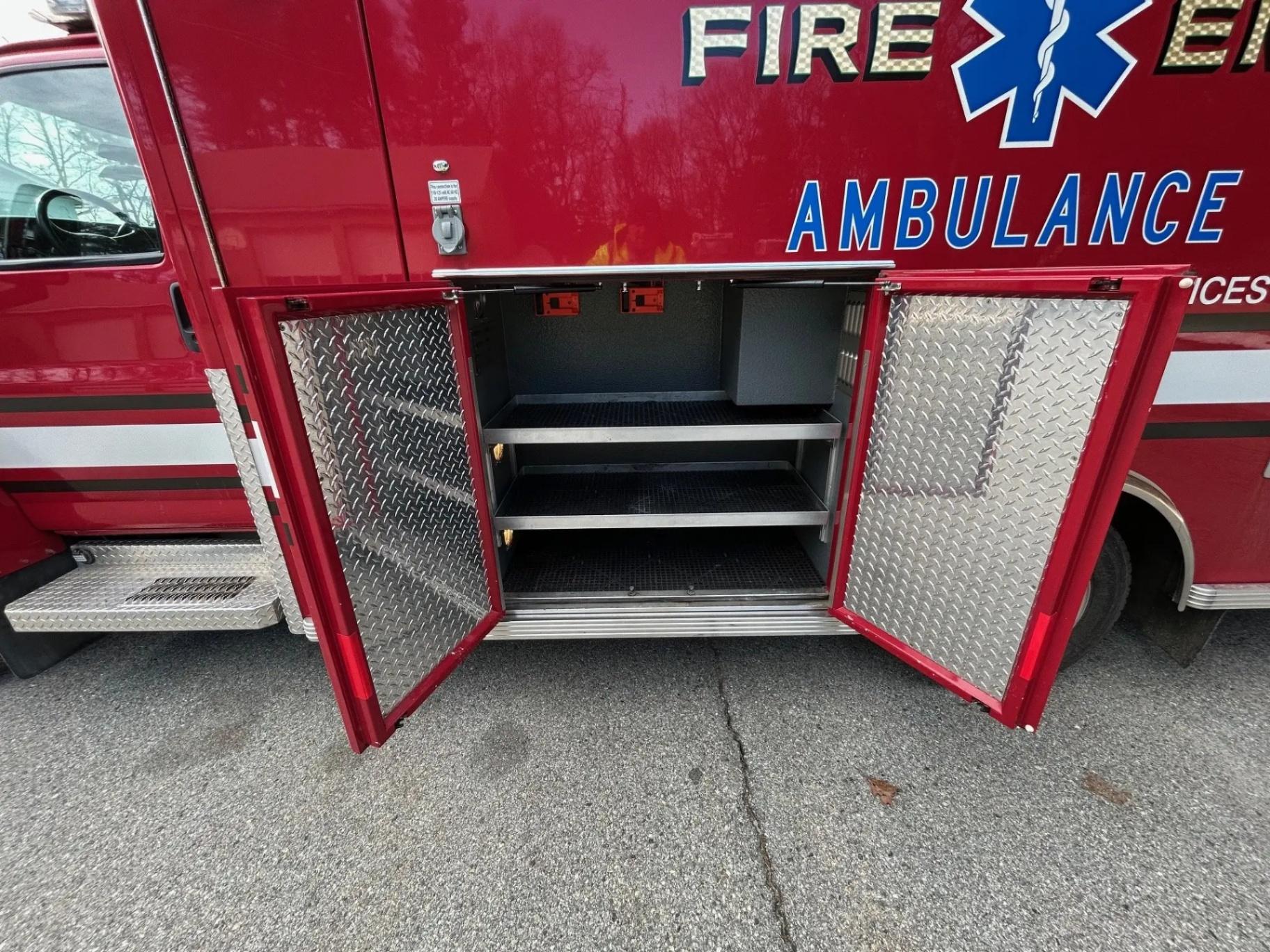 2009 LifeLine Chevrolet Type I Ambulance - image 9