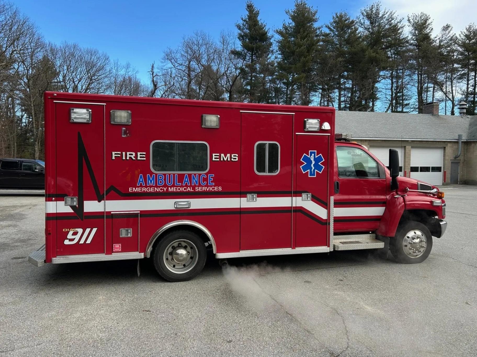 2009 LifeLine Chevrolet Type I Ambulance - image 3