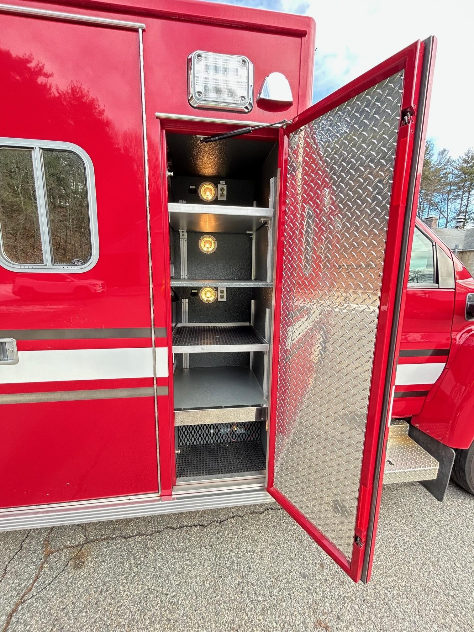 2009 LifeLine Chevrolet Type I Ambulance - image 7
