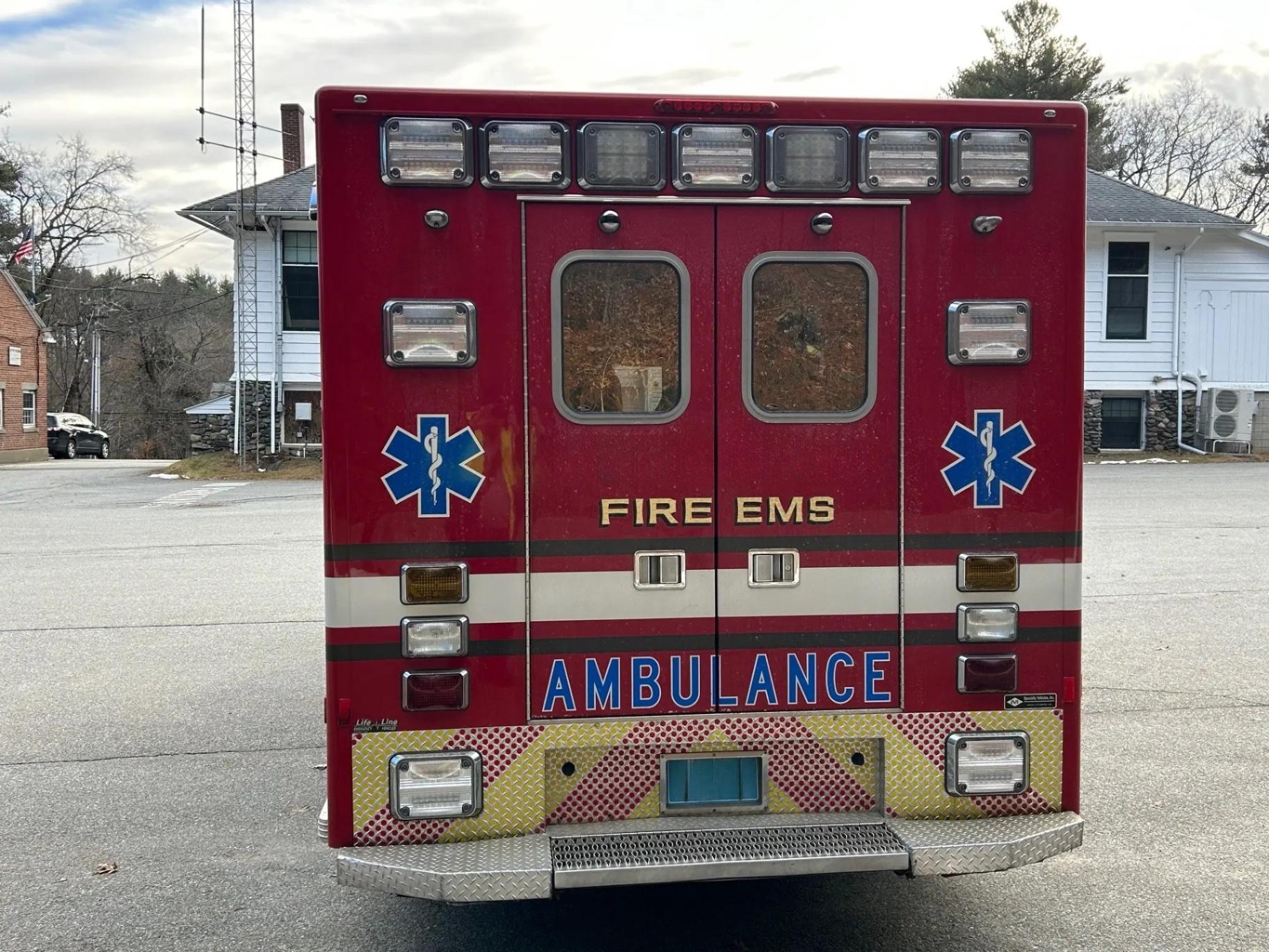 2009 LifeLine Chevrolet Type I Ambulance - image 4