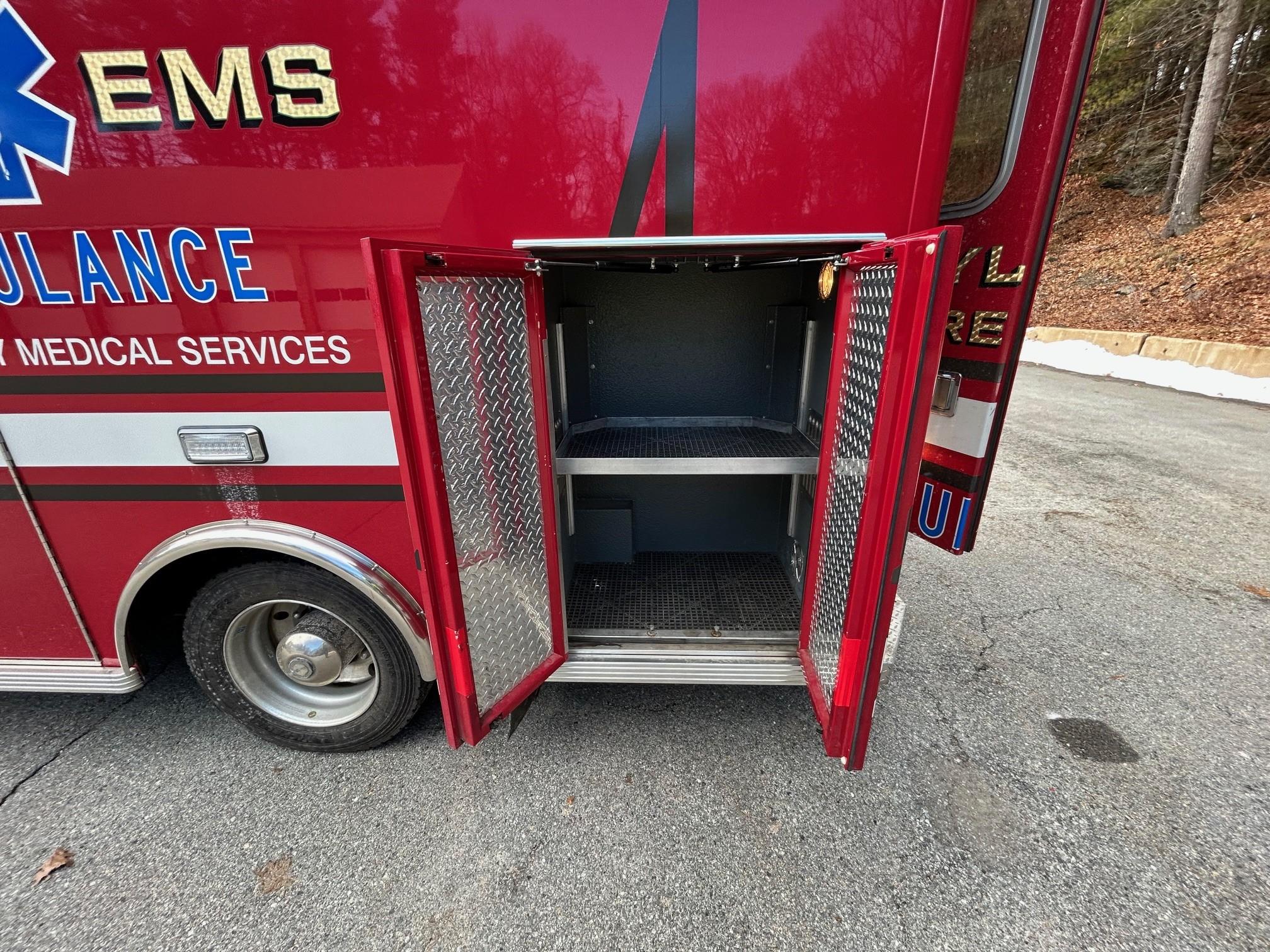 2009 LifeLine Chevrolet Type I Ambulance - image 8