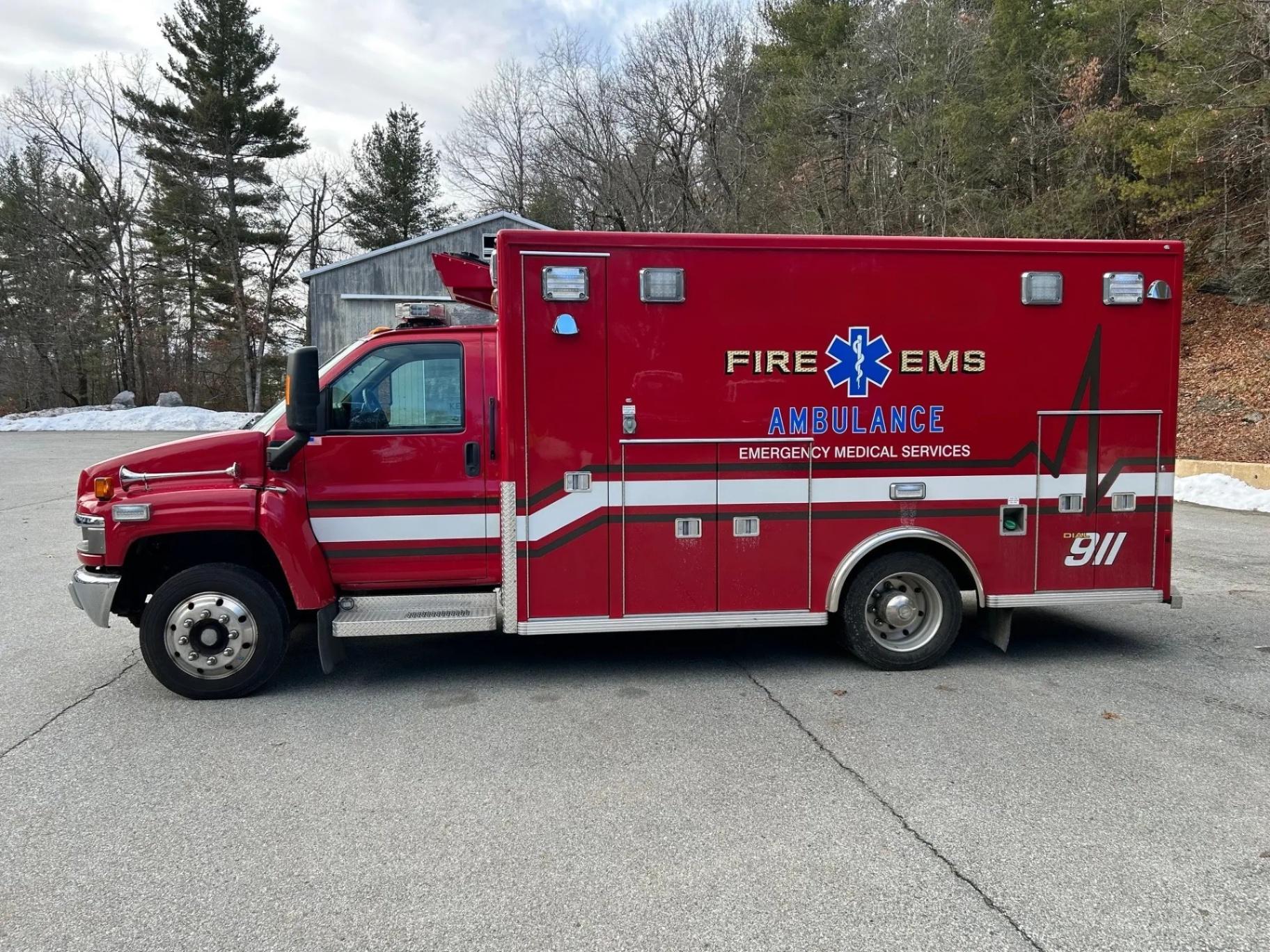 2009 LifeLine Chevrolet Type I Ambulance - image 2