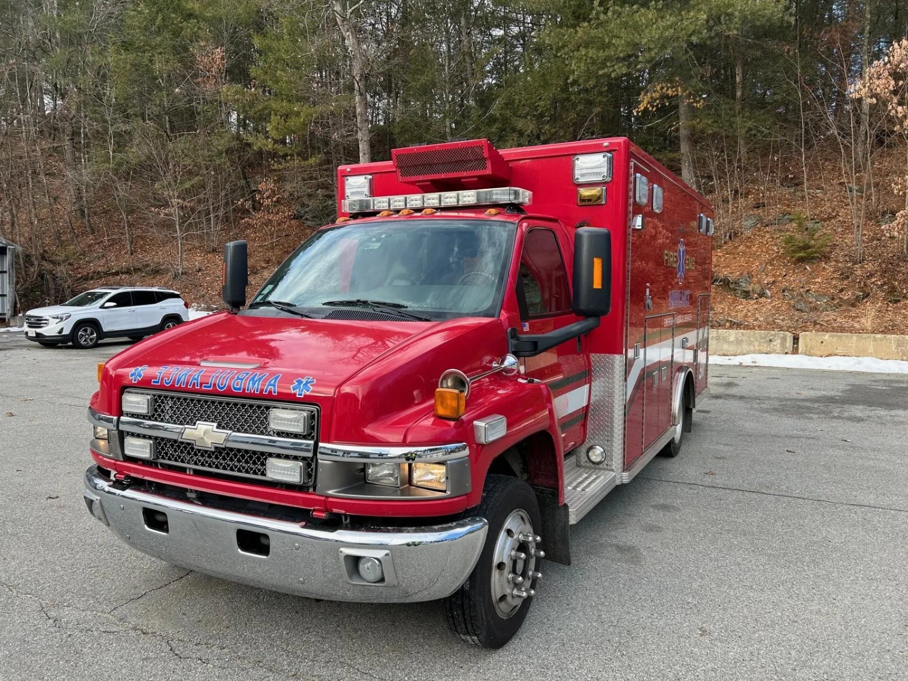 2009 LifeLine Chevrolet Type I Ambulance - image 1