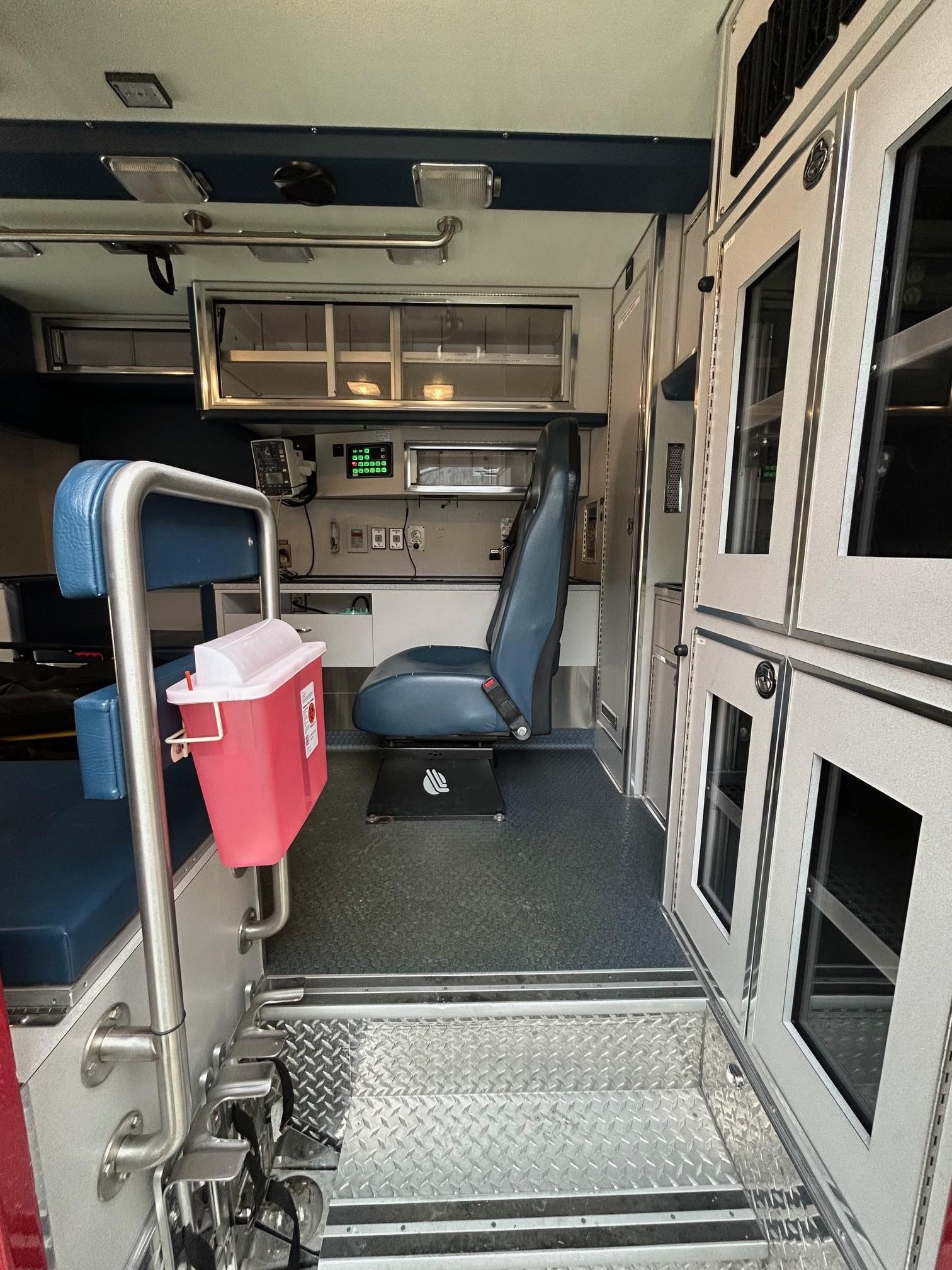 2009 LifeLine Chevrolet Type I Ambulance - image 14