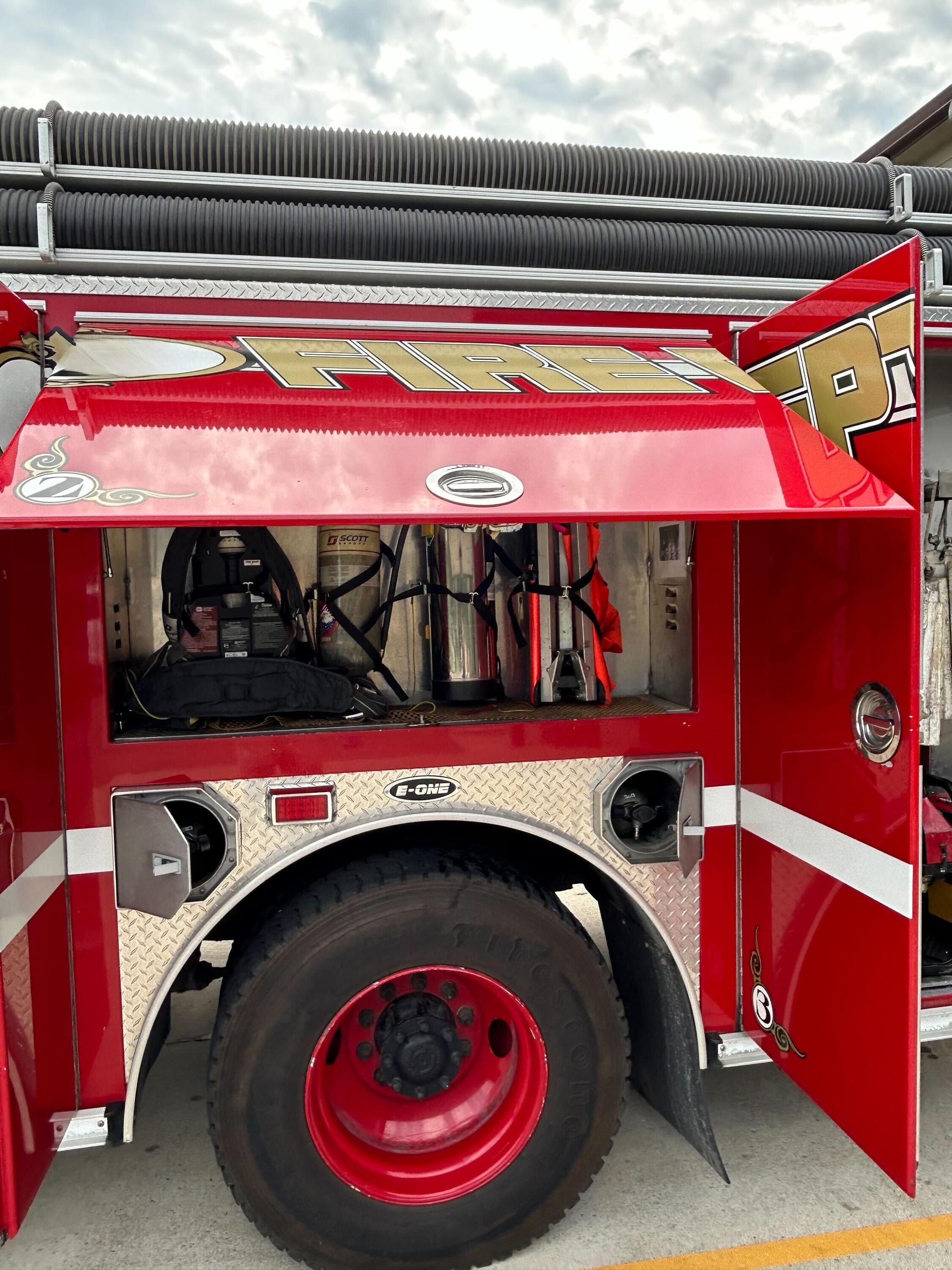 2004 Freightliner/E-One Engine - image 2