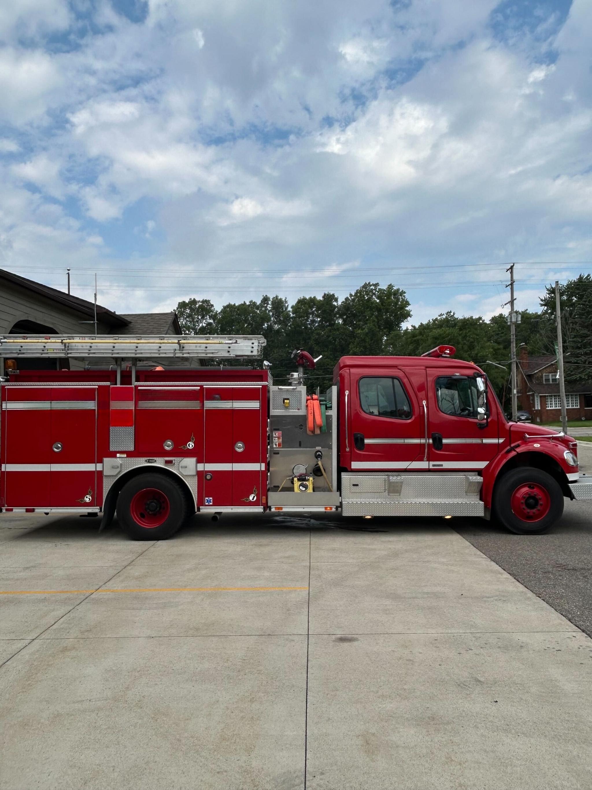 2004 Freightliner/E-One Engine - image 3
