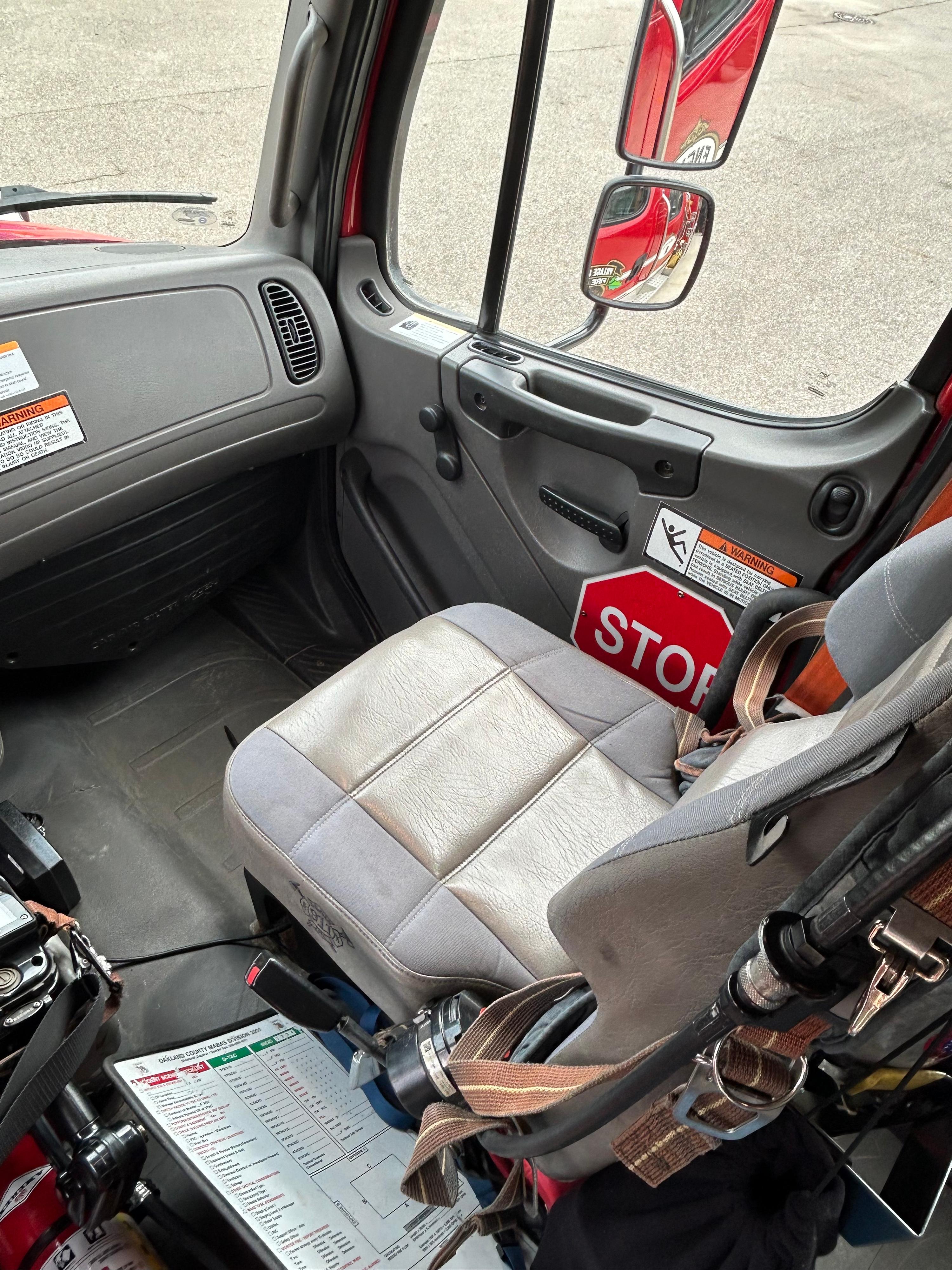 2004 Freightliner/E-One Engine - image 17